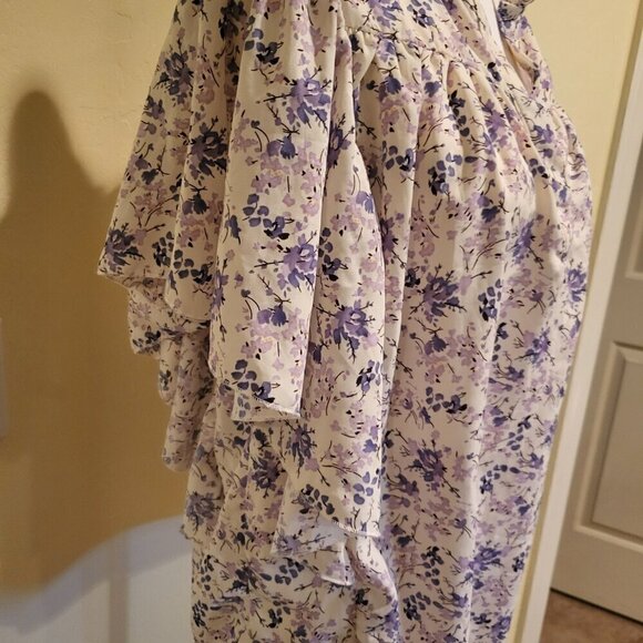 Bishop + Young Flutter sleeve Floral Blouse NWOT Size Small Cream/Blue - Picture 5 of 14